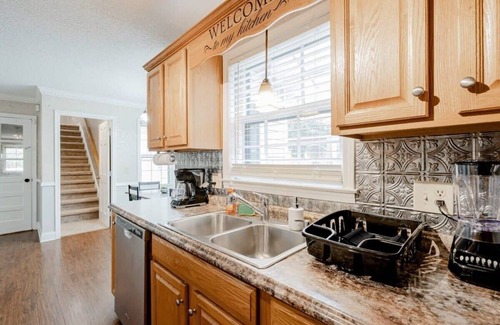 Columbia House | Fenced Yard 10 Mins to Lake Murray