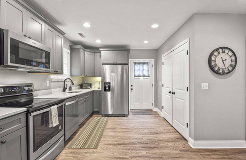 Lookout Valley Neighborhood Association House | Fenced yard - Dogs - 1 mile The Venue - 10 min to Chattanooga-Lookout Mountain