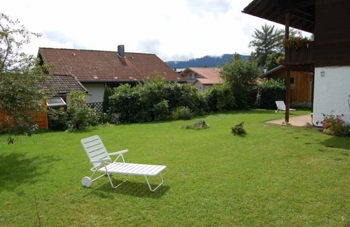 Bayerisch Eisenstein Apartment | Feriendomizil inmitten unberührter Natur. Schlafzimmer auf der Galerie.