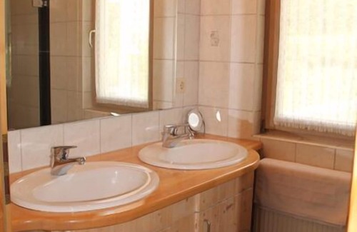Aue Apartment | Ferienhaus (80qm) mit großer Küche und Balkon in ländlicher Umgebung