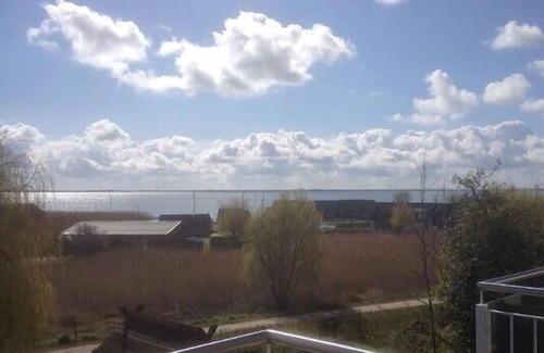 Althagen Apartment | Ferienwohnung mit Boddenblick und 2 Balkonen, Direkt am Ahrenshooper Hafen