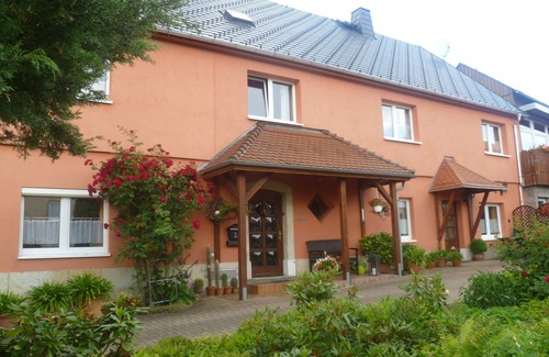 Ehrenberg Apartment | Ferienwohnung 2 mit 56qm, 2 Schlafzimmer, 1 Wohn-/Schlafzimmer, für maximal 4 Personen