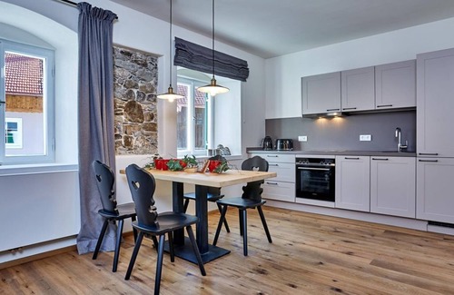 Unterammergau House | Ferienwohnung Alpenveilchen - Gasthof Stern