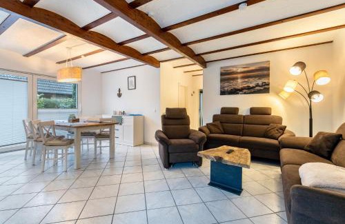 Busumer Deichhausen Apartment | Ferienwohnung Steuerbord