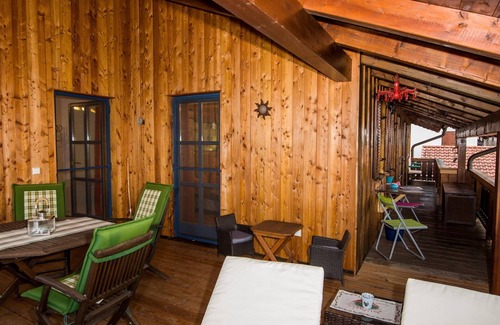 Chieming Apartment | Ferienwohnung im 1.Stock mit überdachter Terrasse und See- und Bergblick