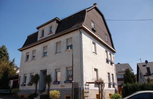 Spesenroth Apartment | Ferienwohnung in Spesenroth mit gemeinschaftlichem Pool, Garten und Terrasse