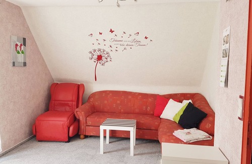 Gifhorn Condo | Ferienwohnung Kochel, 44 qm, mit Wohn-/schlafraum, Balkon mit Blick in Garten