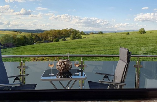 Homberg Apartment | Ferienwohnung Landblick, 100qm, Balkon, 2 Schlafzimmer, Max. 4 Personen
