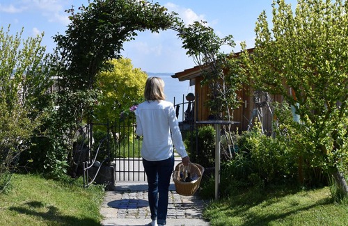 Gstadt Apartment | Ferienwohnung mit Großem Hellen Raum und Kachelofen