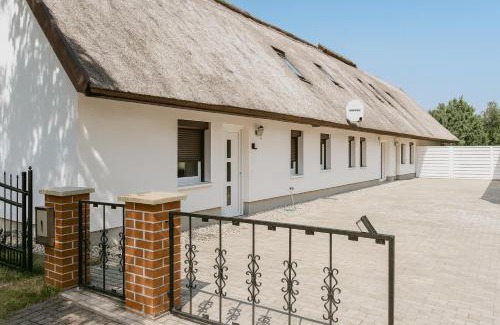 Luetow Apartment | Ferienwohnung Nadine - Achterwasser Findling