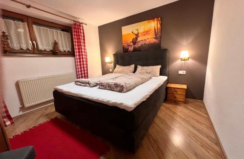 Stumm Apartment | Ferienwohnung Steinbock Terrasse, Gartensauna, Garten, Grillplatz