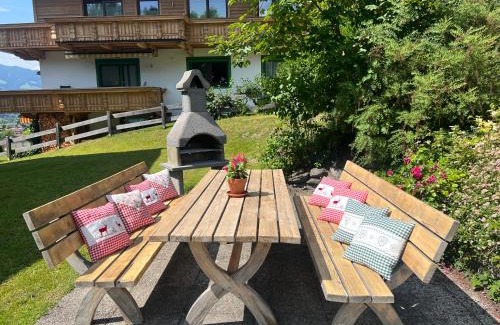 Stumm Apartment | Ferienwohnung Steinbock Terrasse, Gartensauna, Garten, Grillplatz