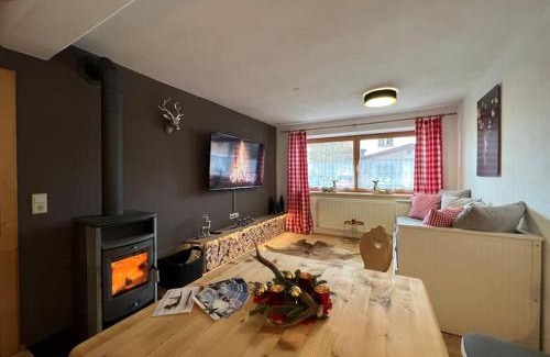 Stumm Apartment | Ferienwohnung Steinbock Terrasse, Gartensauna, Garten, Grillplatz