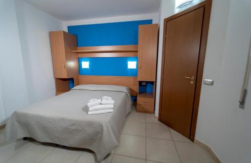 Mattinata House | Ferienwohnung ulivo mit Pool und Privatstrand -1