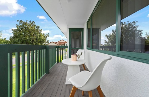 Welcome Bay House | Fernwood Escape - Tauranga Holiday Home