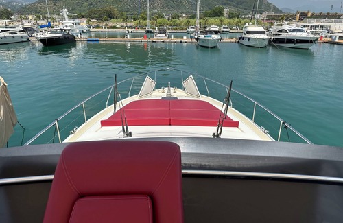 Magazzeno Boat Rental | Ferretti 620 Yacht