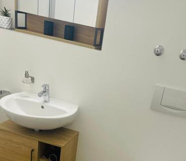 Bad Griesbach-Therme Apartment | FeWo 13 - Appartement im Rottalblick - Elegant und ruhig wohnen, Tiere willkommen, Bademantelgang zur Therme, TV, Boxspringbett, Balkon inkl Garage u Kurtaxe