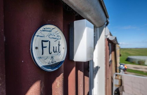 Pellworm Apartment | "Fewo Flut, Hof Harrsen, where tranquillity has its home"