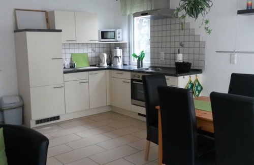 Muritz Apartment | Fewo Holzmichel terrasse 2sz 4 Erw.+1k - Ferienwohnungen im Haus Waldstück