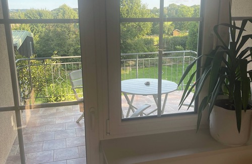 Hillesheim Apartment | FeWo Rosenberg idyllic property to relax in the countryside