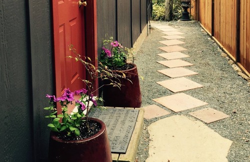 Jacoby Creek Apartment | Fickle Hill Sculpture Garden and Redwood Forest