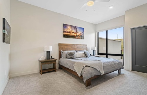 Manhattan Condo | Fieldhouse | MHK - A Colbert Hills Luxury Retreat