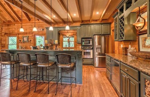 McCaysville Cabin | Fightingtown Creek Retreat - Pet Friendly, Steps to Creek, Hot Tub