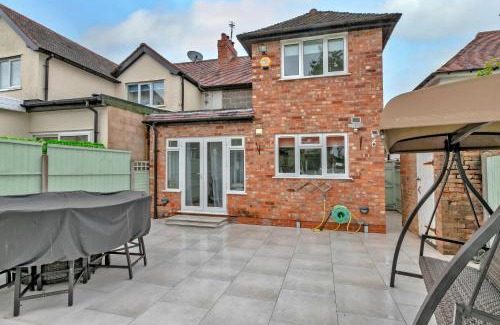 Solihull House | Finest Retreats - DeBarnes House
