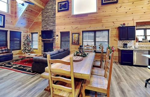 Gatlinburg - Pigeon Forge Cabin | Fire in the Sky