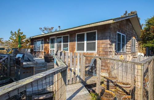 Atlantique House | Fire Island Home w/Guest Cottage in Atlantique