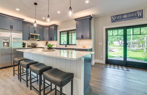 Alanson House | Fire Pit and Lake Views Cozy Crooked River Retreat!