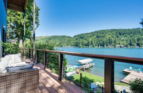 Olympia House | Fire Pit and Views Modern Summit Lake Escape!