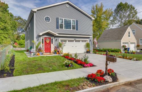 West Haven Apartment | Fire Pit and Yard West Haven Apt, 5 Mi to Yale!