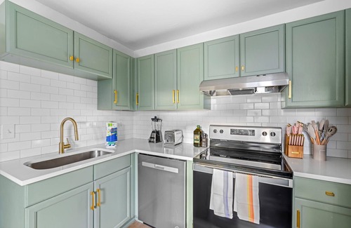 College Park House | Fire Pit + Grill + 2MI to DT + Long Term Stays!