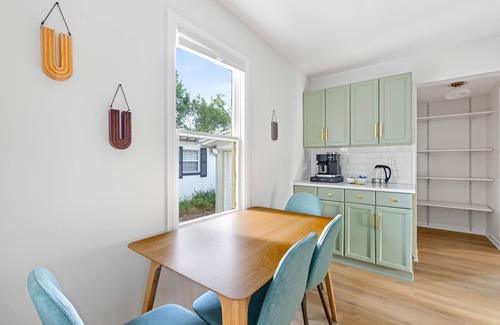 College Park House | Fire Pit + Grill + 2MI to DT + Long Term Stays!