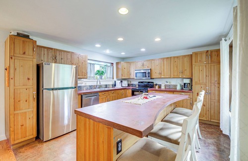 Gold Bar House | Fire Pit + Mountain Views: Outdoorsy PNW Escape