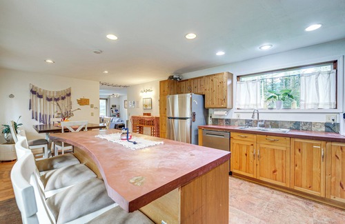 Gold Bar House | Fire Pit + Mountain Views: Outdoorsy PNW Escape