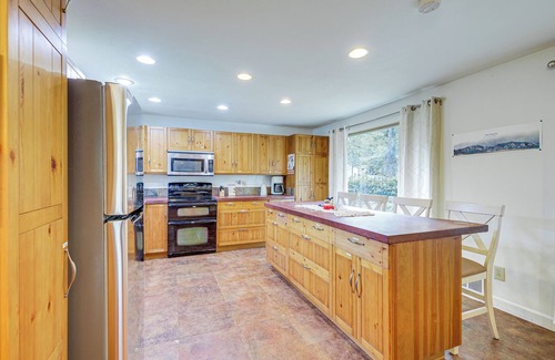 Gold Bar House | Fire Pit + Mountain Views: Outdoorsy PNW Escape