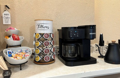 Oroville House | Fire Pit Views AC Games BBQ Pet Friendly – 10 Mins to Lake