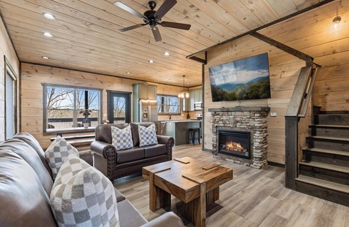 Gatlinburg - Pigeon Forge Cabin | Firefly Nights