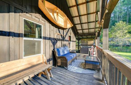 Campton House | Fireside Evenings Red River Gorge Gem with Hot Tub