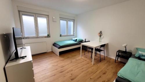 Villingen-Schwenningen Apartment | Fischer Apartment 3 - moderne Monteurs- & Ferienwohnung mit 3 Schlafzimmern - NEU renoviert