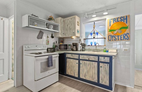 Lanark Village Cottage | Fish, Boat, Play with a cute comfy place to stay!