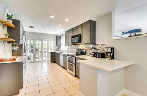 Yacht Club House | Fish On-Site, 2 Mi to Beach: Cape Coral Retreat!