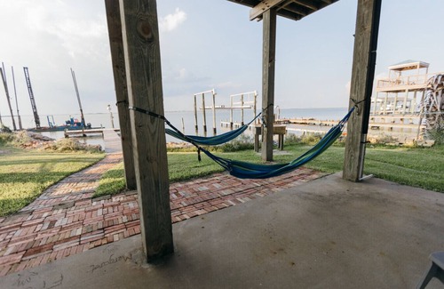 Sportsman Road House | Fisherman`s Paradise, bayfront/private pier