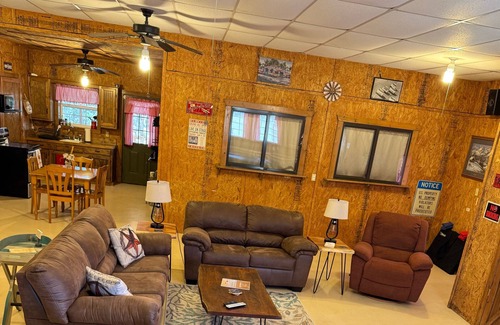 Pottsboro House | Fishermen’s Barndominium by the lake-pet friendly