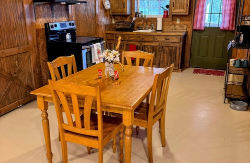Pottsboro House | Fishermen’s Barndominium by the lake-pet friendly