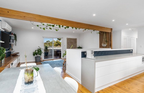 Bateau Bay House | Fishermens Oasis - Unique 4 bedroom pool home