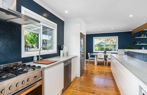 Bateau Bay House | Fishermens Oasis - Unique 4 bedroom pool home