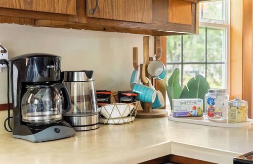 Pierceton Cabin | Fishing · Kayaks · Firepit · Paddleboat